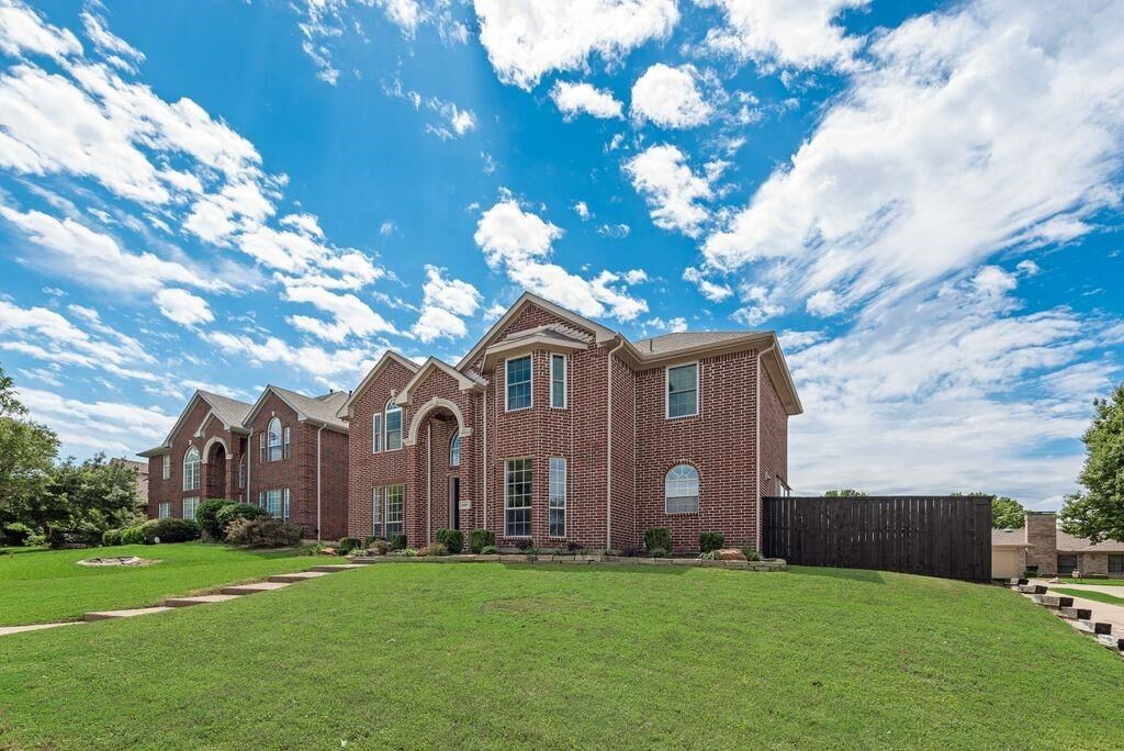 Property Photo:  1800 Chester Drive  TX 75025 