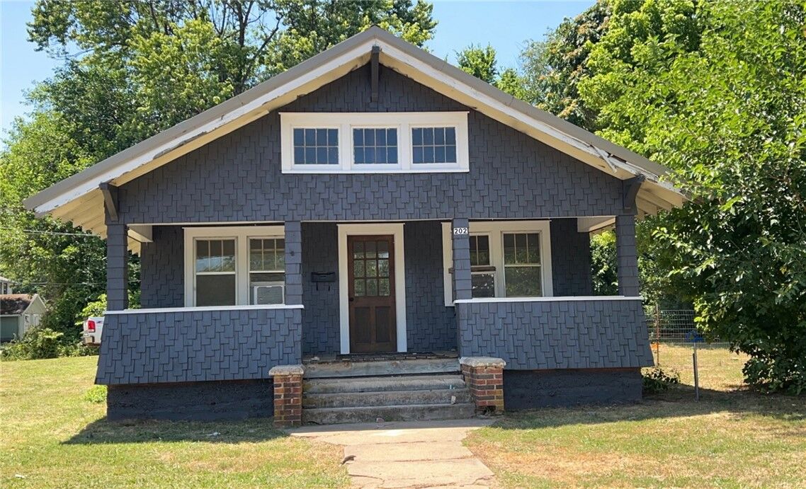 Property Photo:  202 Douglas Street  AR 72616 