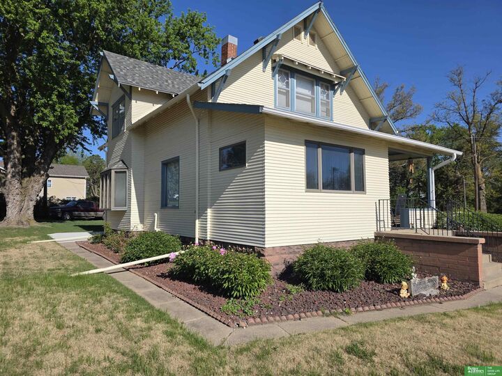 Property Photo: 616 S Kingsley Street NE 68467