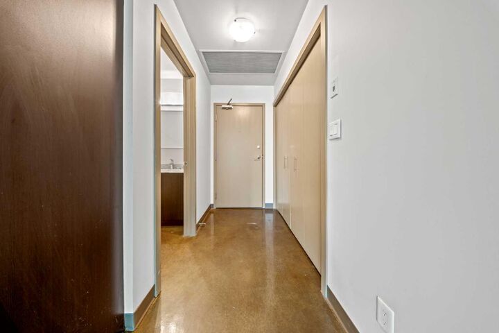 Property Photo: 135 13 Avenue SW 706 AB T2R 0W8