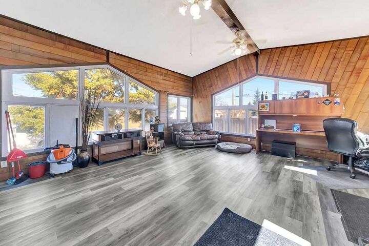 Property Photo:  1206 1 Avenue  AB T9W 5A1 