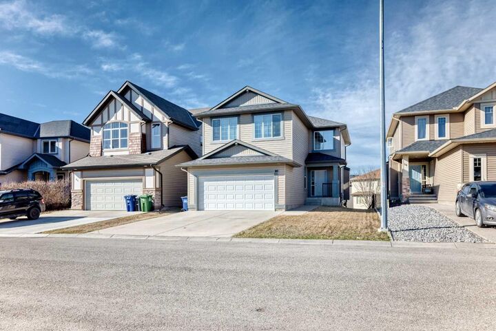 Property Photo:  60 Sunset Circle  AB T4C 0C3 
