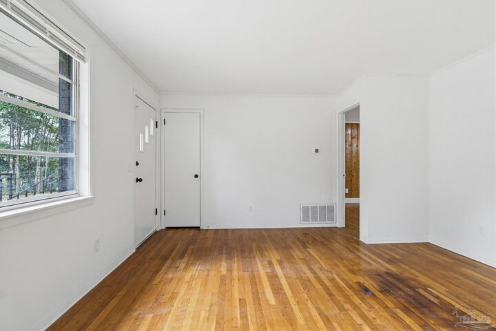 Property Photo: 909 N 74th Ave FL 32506