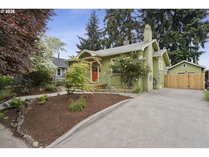 Property Photo:  2023 NE Highland St  OR 97211 