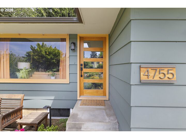 Property Photo:  4755 SE Washington Pl  OR 97222 