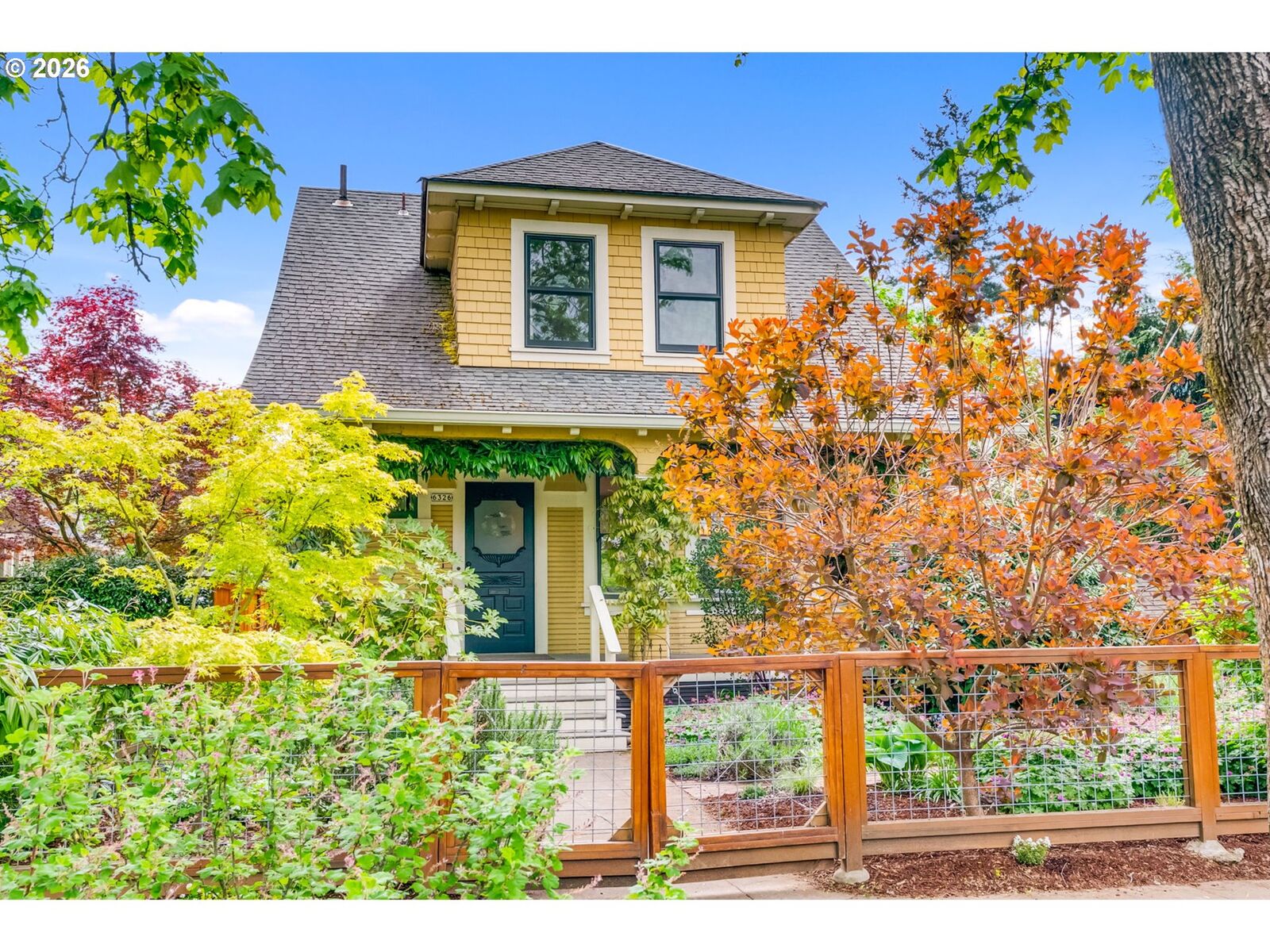 Property Photo:  6326 N Commercial Ave  OR 97217 