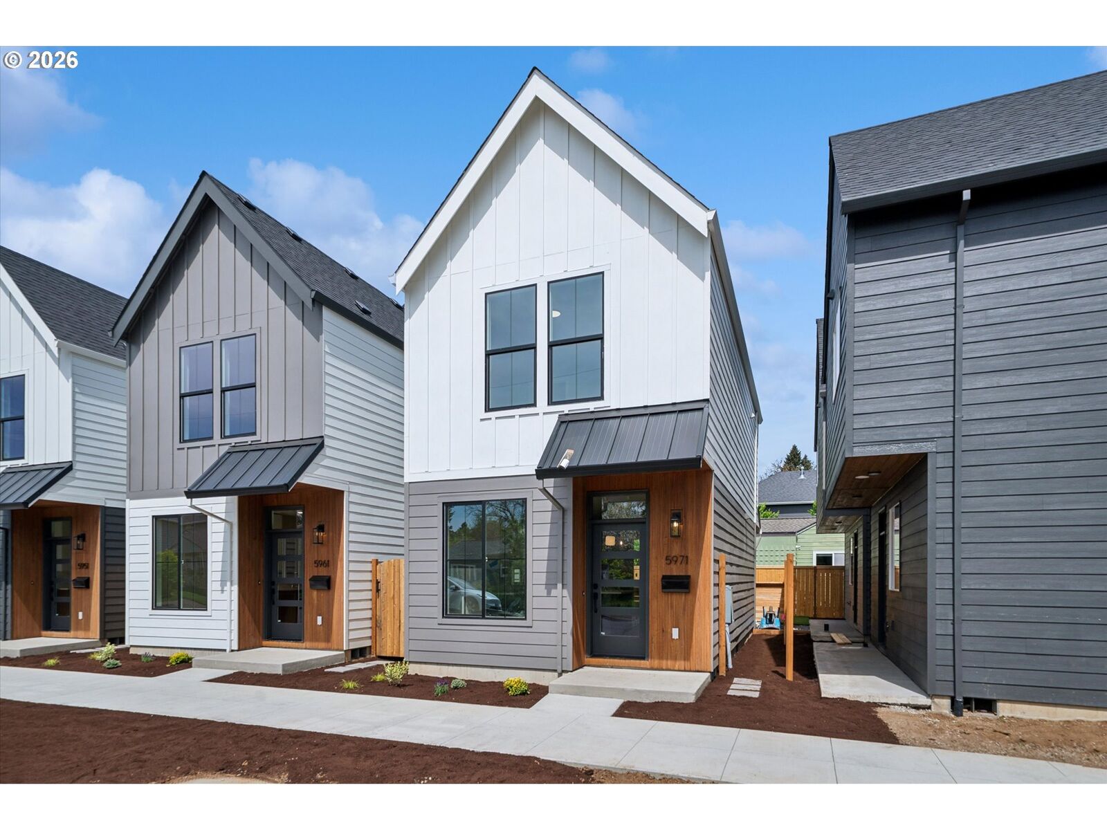 Property Photo:  5971 SE Reedway St  OR 97206 