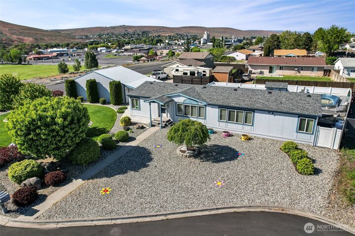 Property Photo:  307  Hilltop Circle  WA 98823 