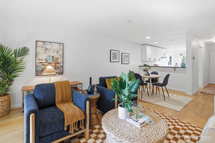 Property Photo:  170  Newport Way NW D35  WA 98027 