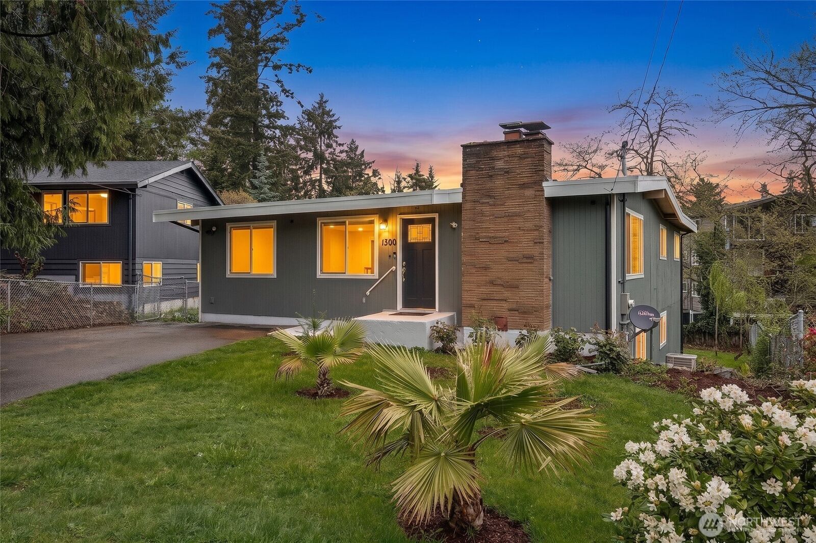 Property Photo:  1300 SW 125th Place  WA 98146 