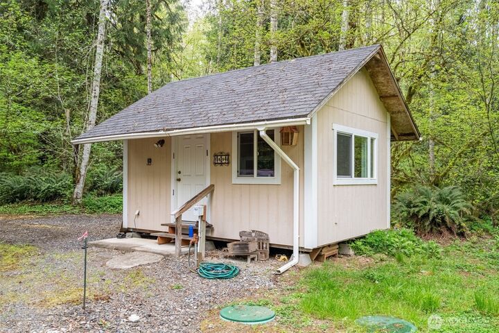 Property Photo:  124  Raydel Drive  WA 98564 
