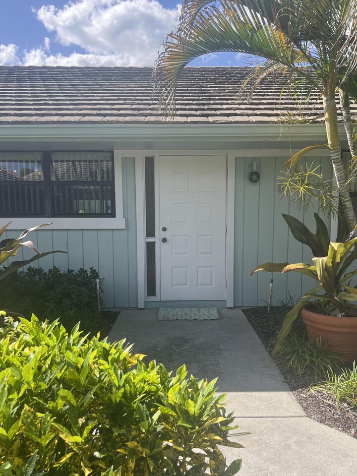 Property Photo:  1127 E Seminole Avenue 16D  FL 33477 