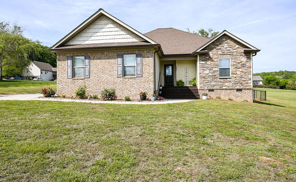 Property Photo:  111 Hall Norwood Road SE  TN 37311 