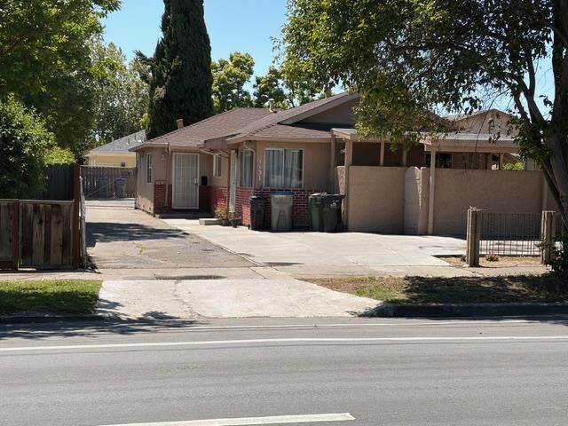 Property Photo:  1131, 1135 South 10th Street  CA 95112 