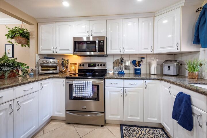 Property Photo:  9491 Evergreen Pl 302  FL 33324 