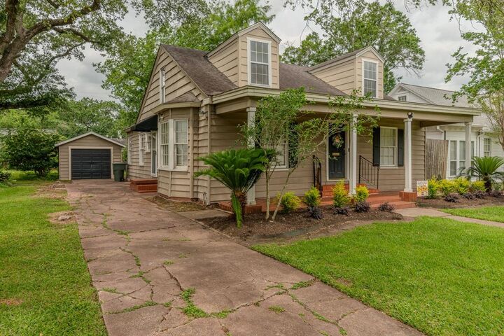 Property Photo:  555 21st St  TX 77706 