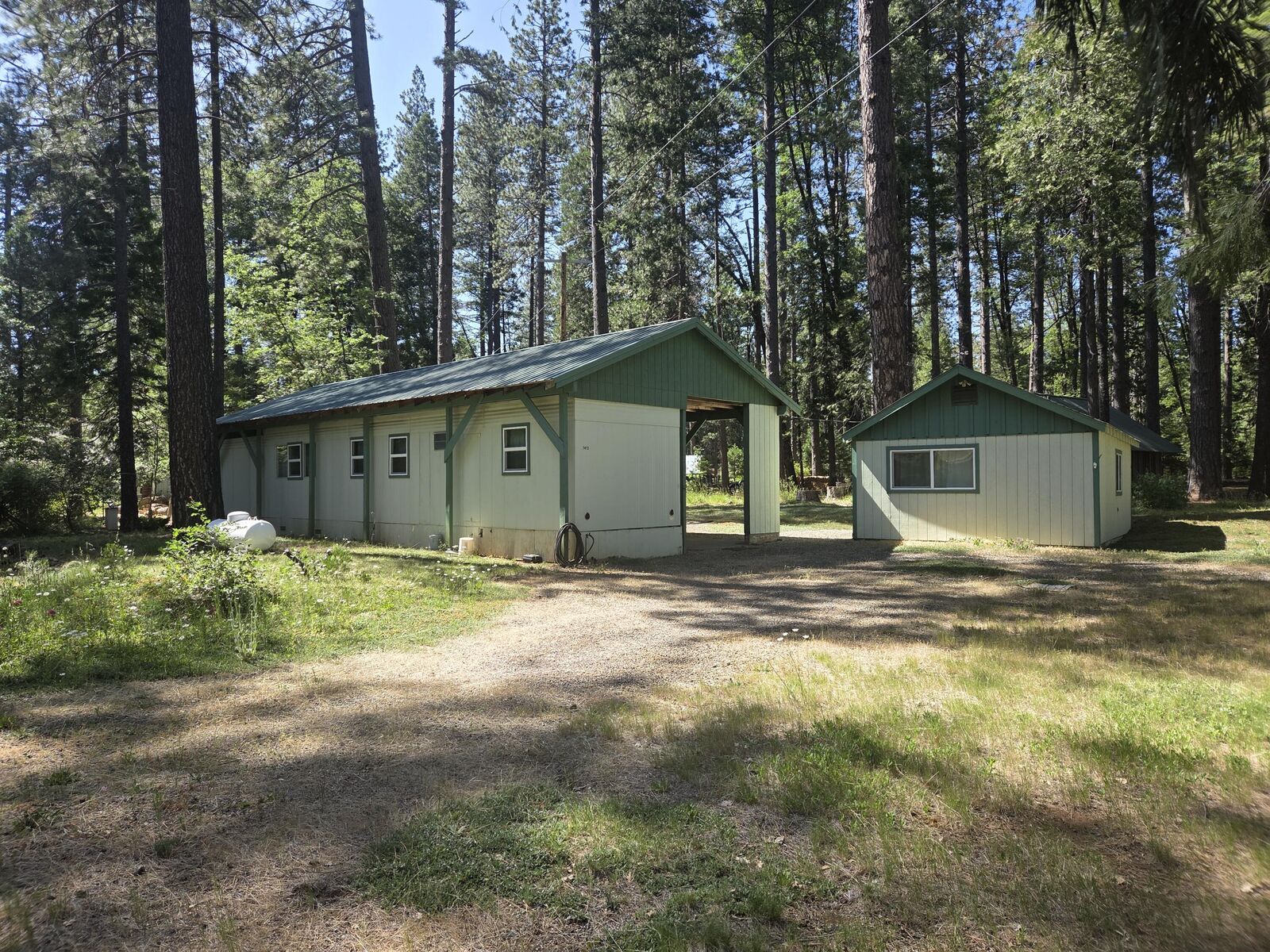 Property Photo:  
