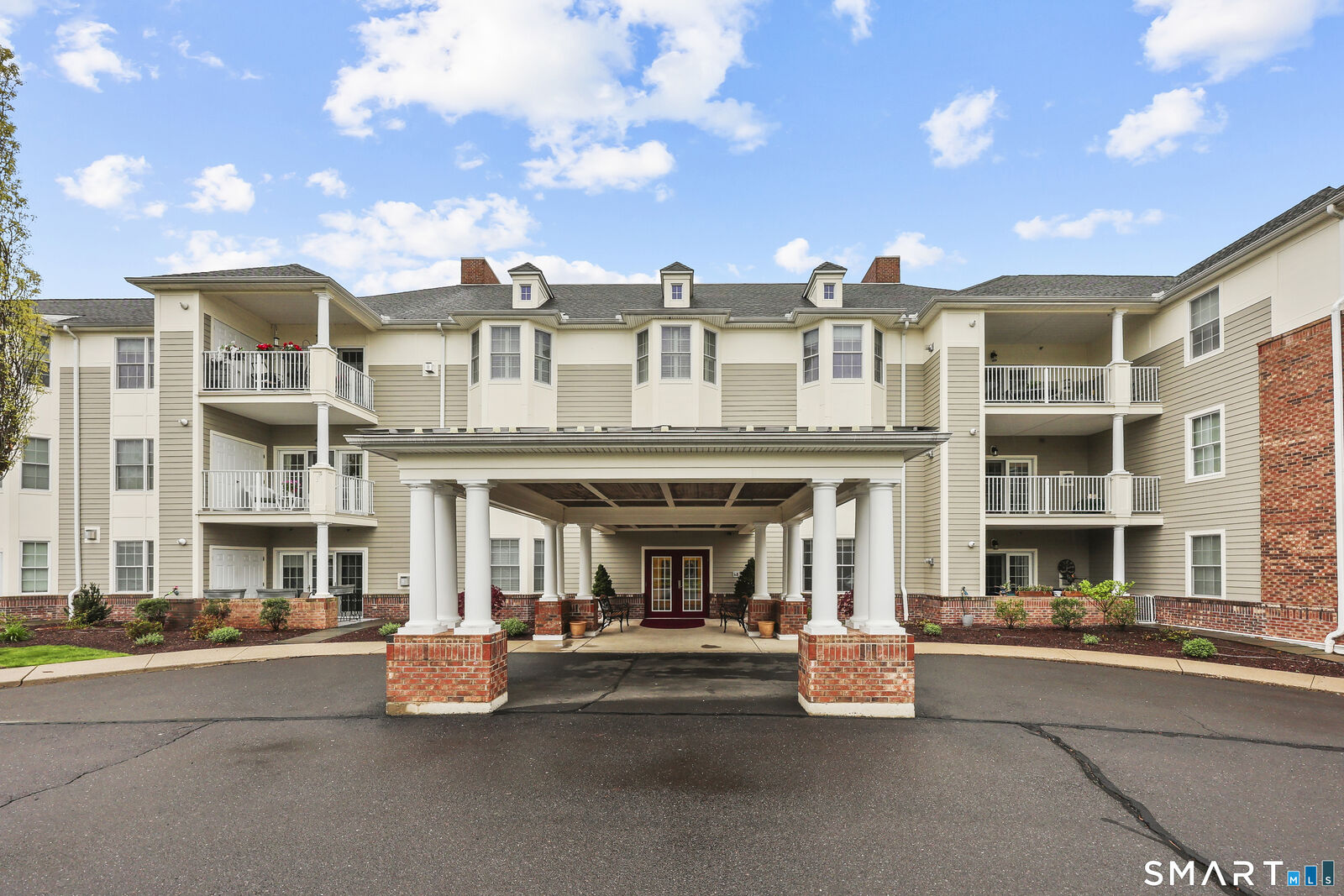 Property Photo:  25 Cassandra Boulevard 111  CT 06107 