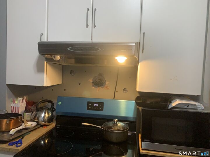 Property Photo:  34 Helen Street  CT 06514 