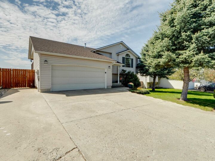 Property Photo: 730 E Kathy Lee Ave WA 99022