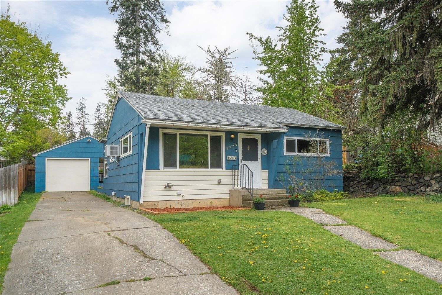 Property Photo:  2928 E 15th Ave  WA 99223 