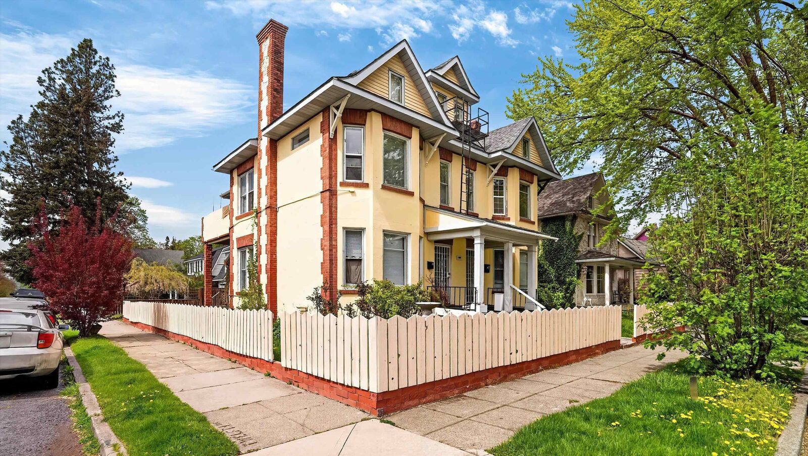 Property Photo:  1122 S Walnut St  WA 99204 