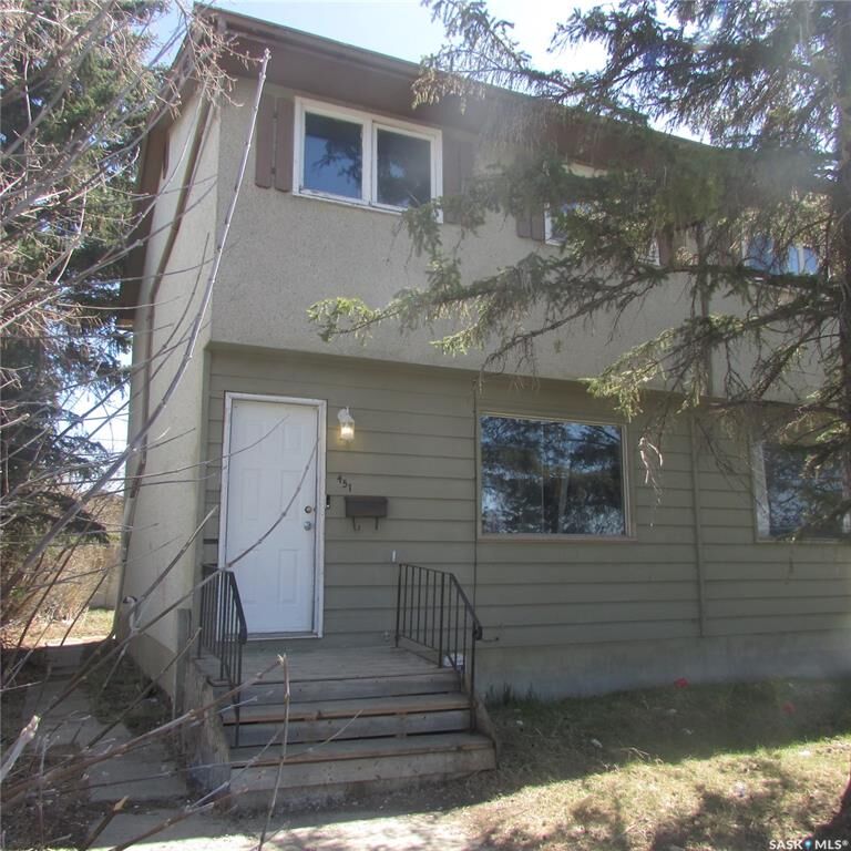 Property Photo:  451 McIntosh Street  SK S4R 4Z7 
