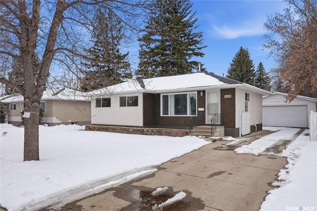 Property Photo:  1604 Preston Avenue S  SK S7H 2V8 