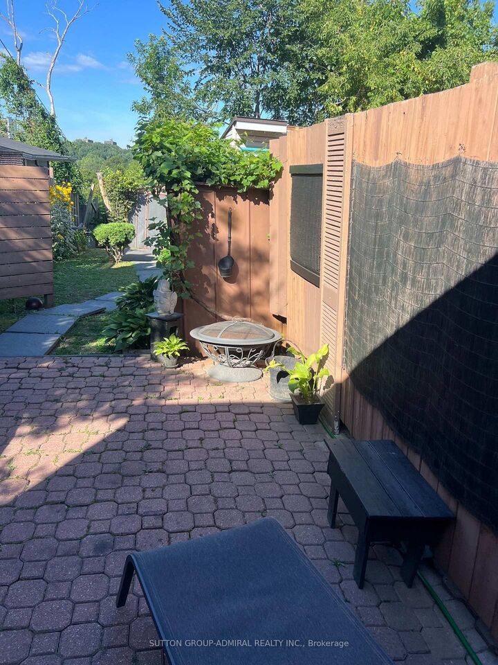 Property Photo:  128 Spears Street  ON M6N 3X7 