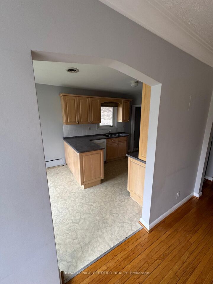 Property Photo: 1540 Trotwood Avenue ON L5G 3Z9
