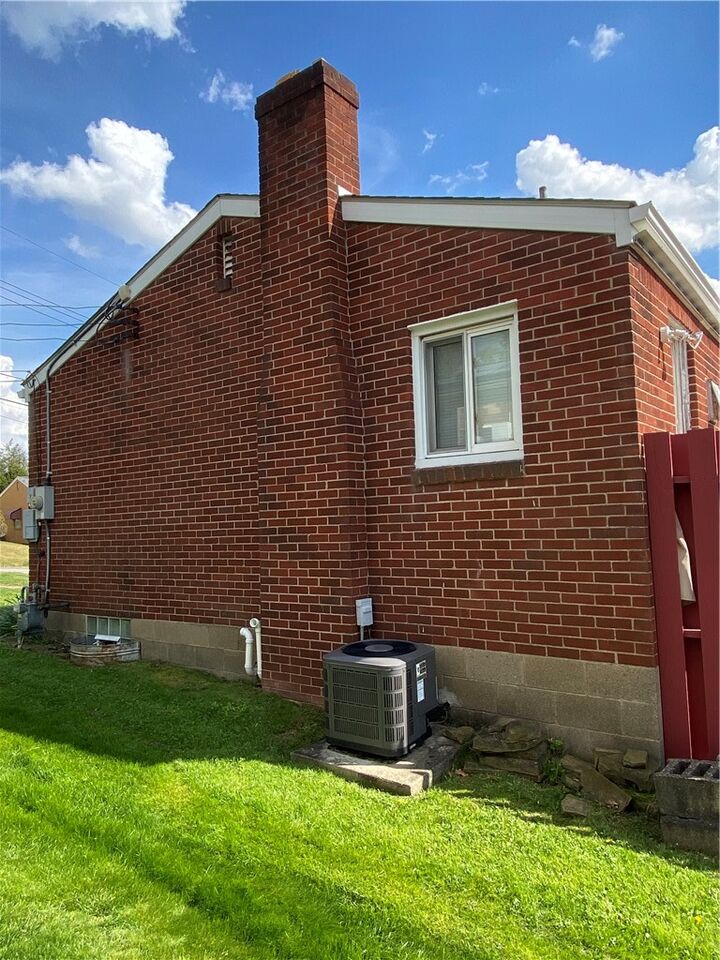 Property Photo:  1015 Georgia Dr  PA 15209 