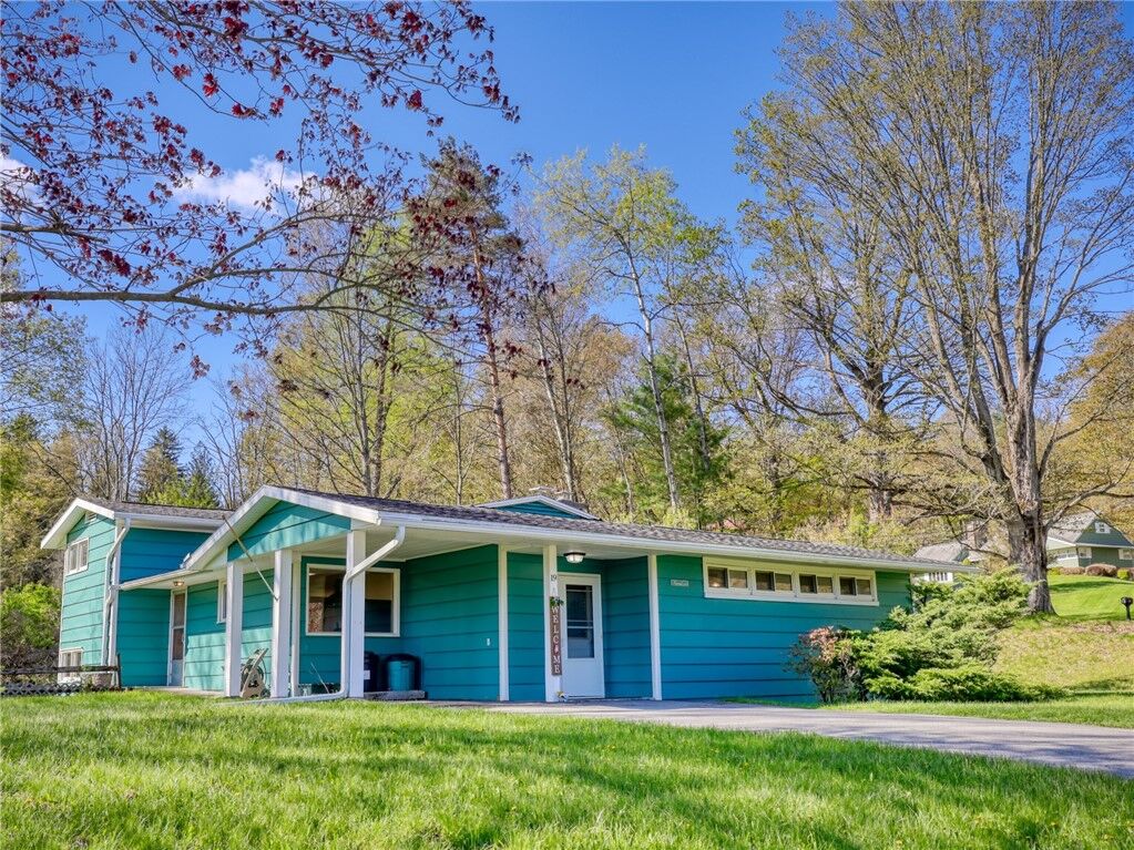 Property Photo:  19 Highland Crescent  NY 13053 