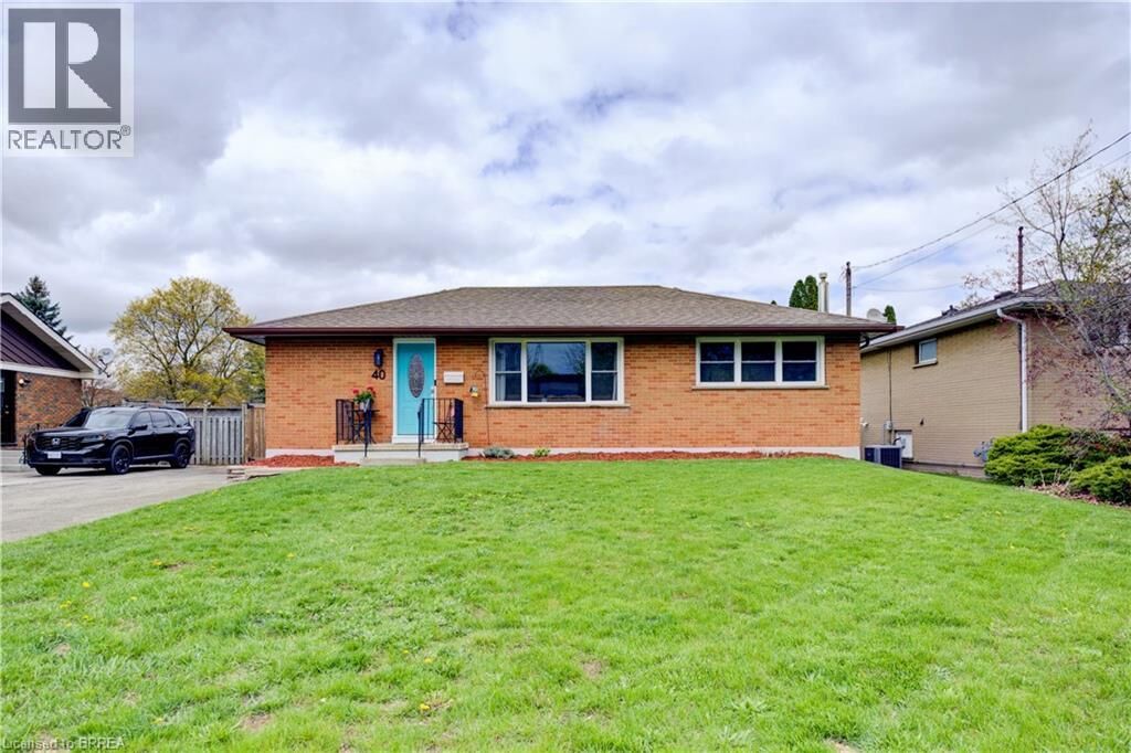 Property Photo:  40 Hickery Place  ON N3S 3C8 