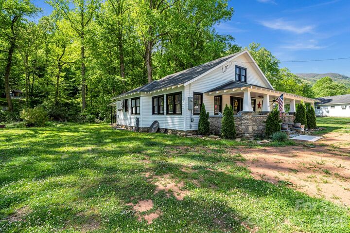 Property Photo: 2355 Soco Road NC 28751
