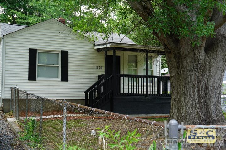 Property Photo:  1124 W Mauney Avenue  NC 28052 