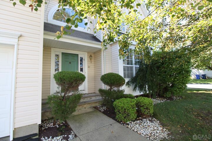 Property Photo:  27 Pin Oak Drive  NJ 08902 