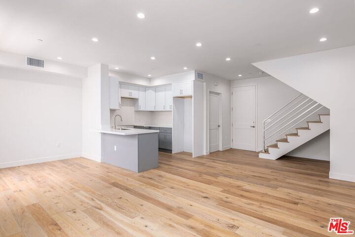 Property Photo:  3726 Kelton Ave  CA 90034 