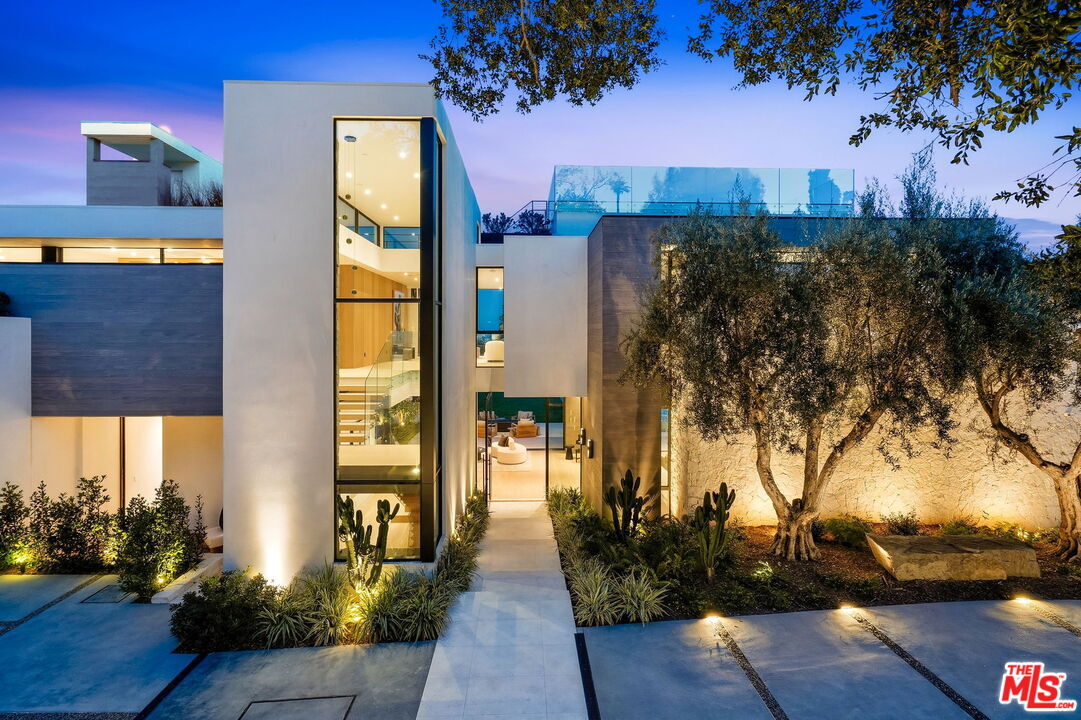 Property Photo: 1830 Mango Way CA 90049