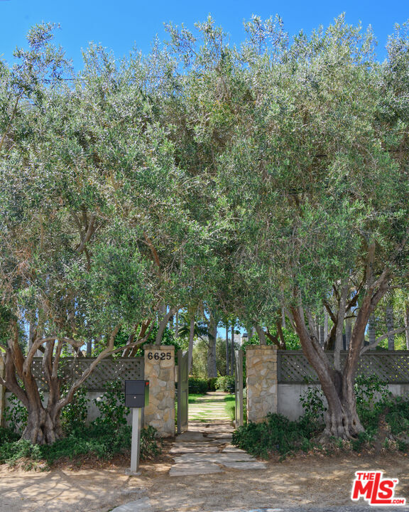 Property Photo:  6625 Zumirez Dr  CA 90265 