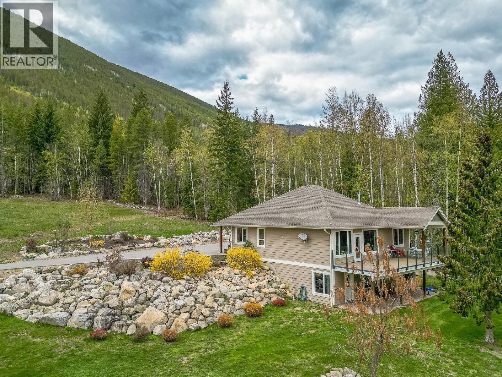 Property Photo:  1 Avenue Northwest  BC V1E 3B2 