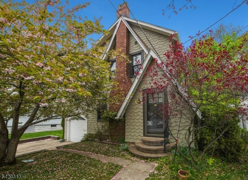 Property Photo: 8 Brookside Pl NJ 07039