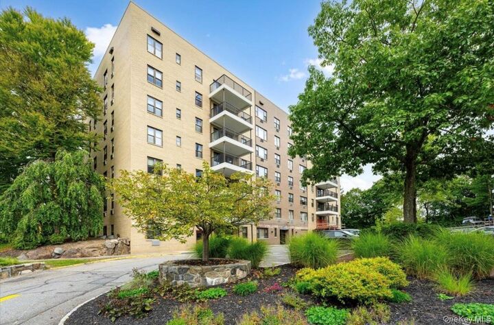 Property Photo:  35 Stewart Place 205  NY 10549 