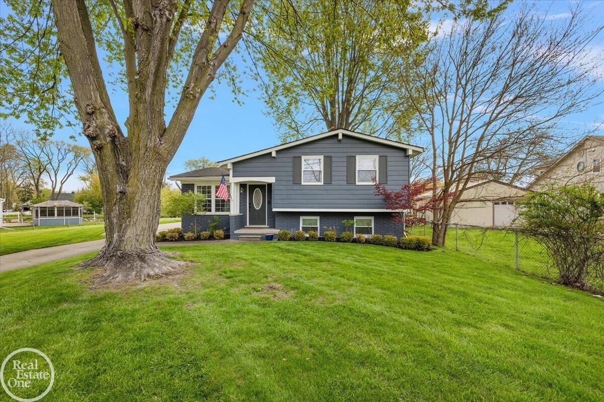 Property Photo:  39684 Shoreline Drive  MI 48045-1642 