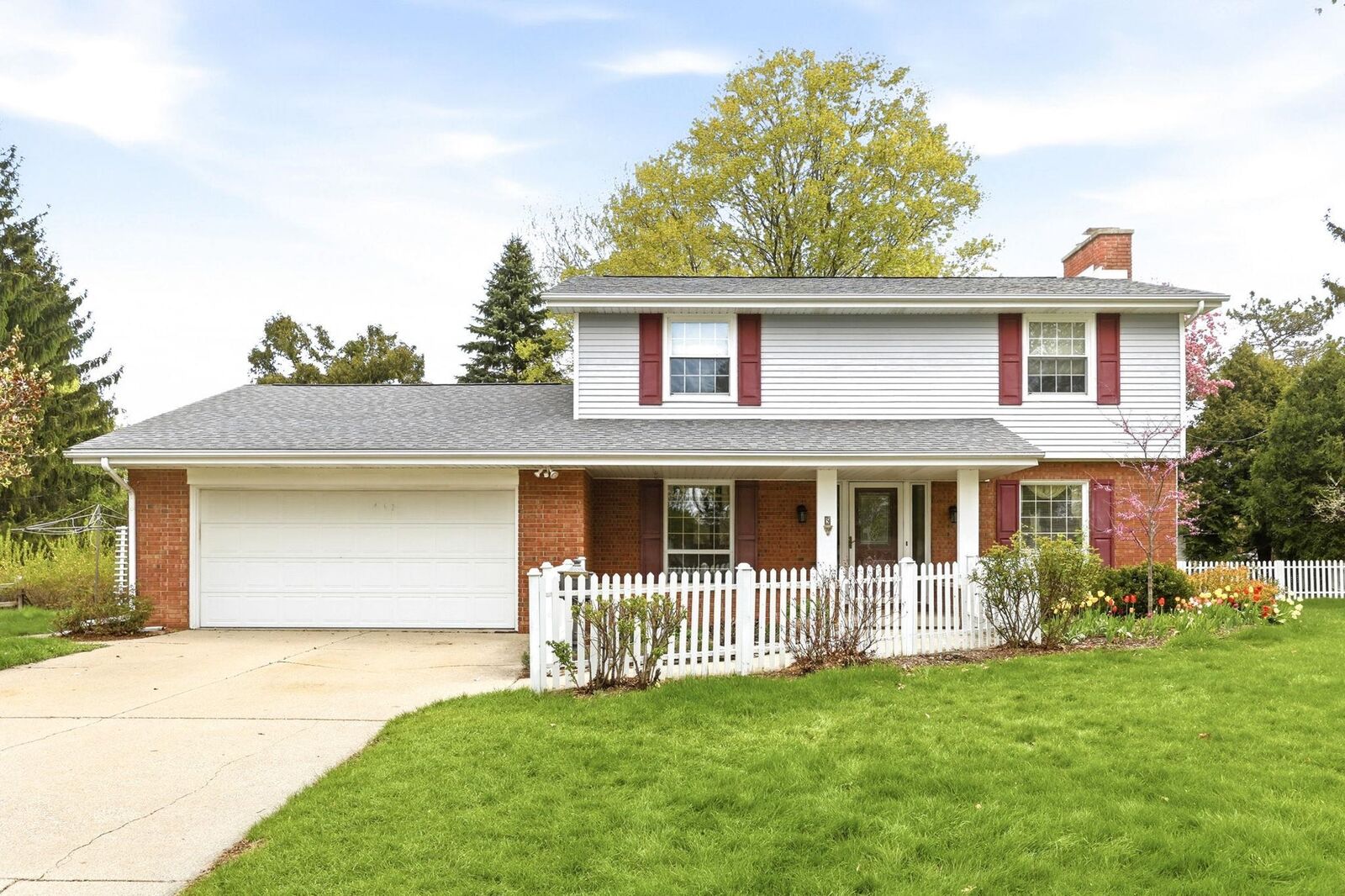 Property Photo:  5 Mary Lane Court  MI 48734 