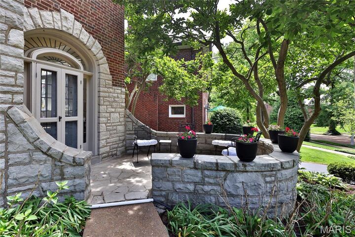 Property Photo:  528 Midvale Avenue  MO 63130 