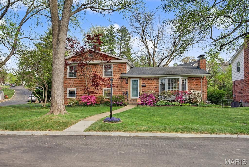Property Photo: 1146 Glenway Drive MO 63122