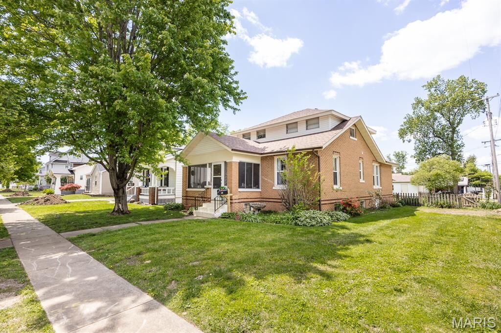 Property Photo:  411 N Lincoln Avenue  IL 62269 