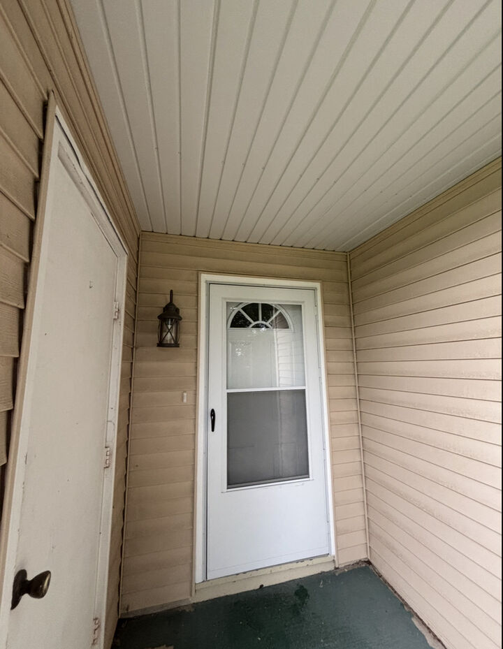 Property Photo:  