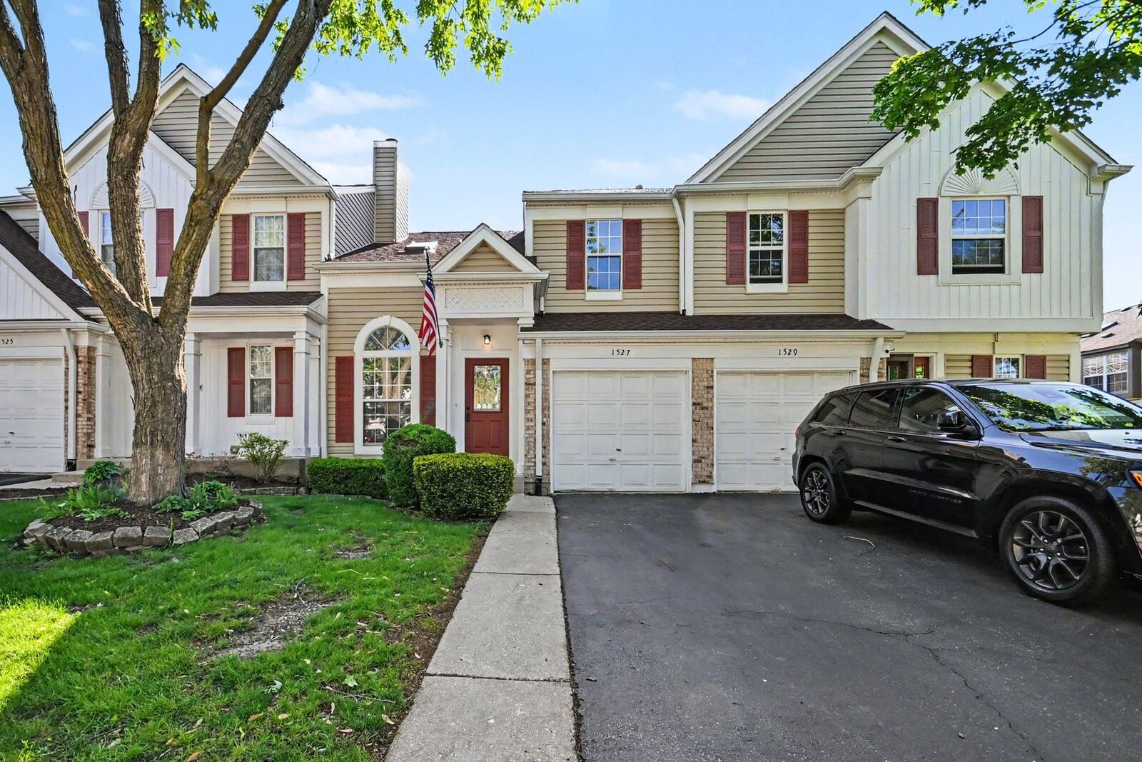 Property Photo: 1527 Harvest Lane IL 60559