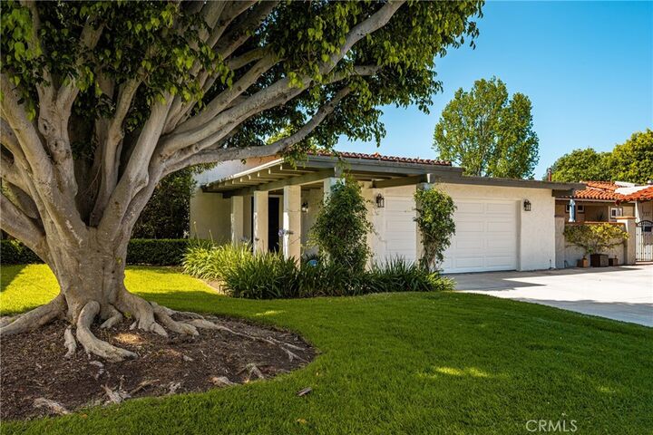 Property Photo:  525 Vista Flora  CA 92660 